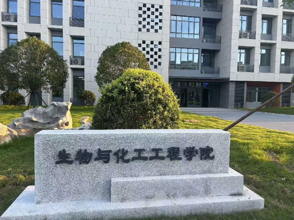 乌拉特中旗扬州职业大学体育场高杆灯项目